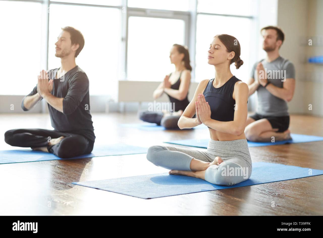 Group meditation practice Stock Photo - Alamy